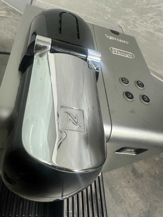 Капсулна кафемашина Nespresso Lattissima Plus Espresso Machine EN520S