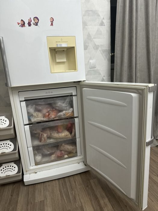 Продам Холодильник LG