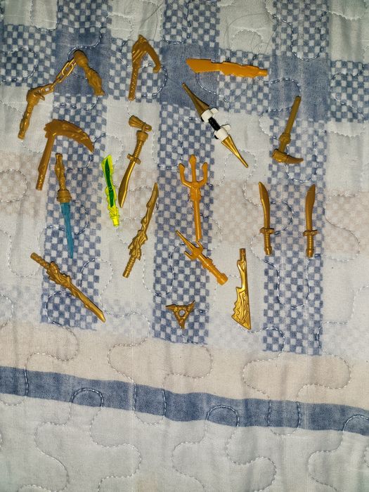Vand/schimb piese lego ninjago + arme
