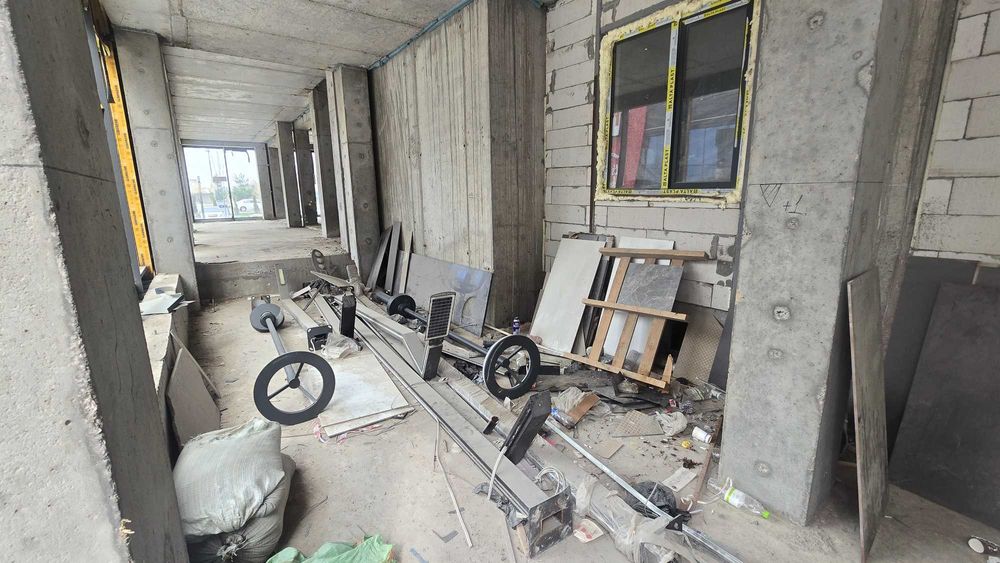 Сдаётся отличное торговое помещение возле аэропорта. Рядом есть КФС