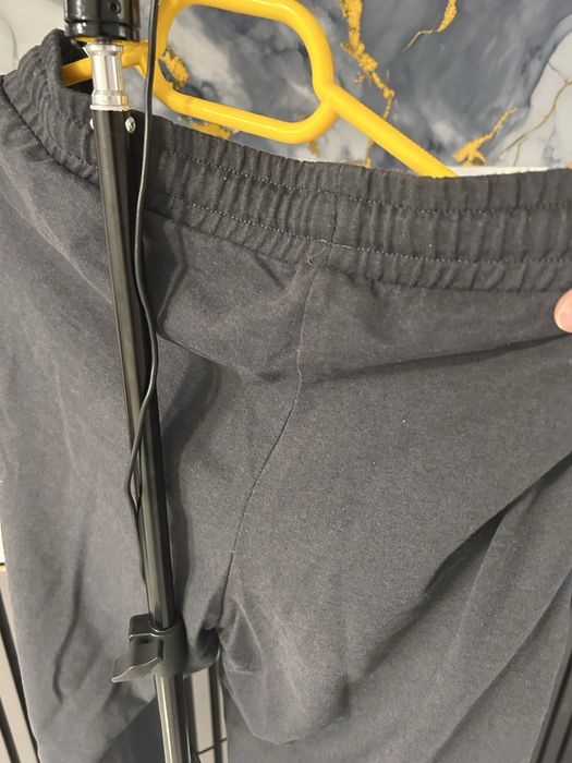Vand set pantaloni jogger si rochita mulata la pantaloni marimea e 12/14 ani si la rochita xs in stars buna