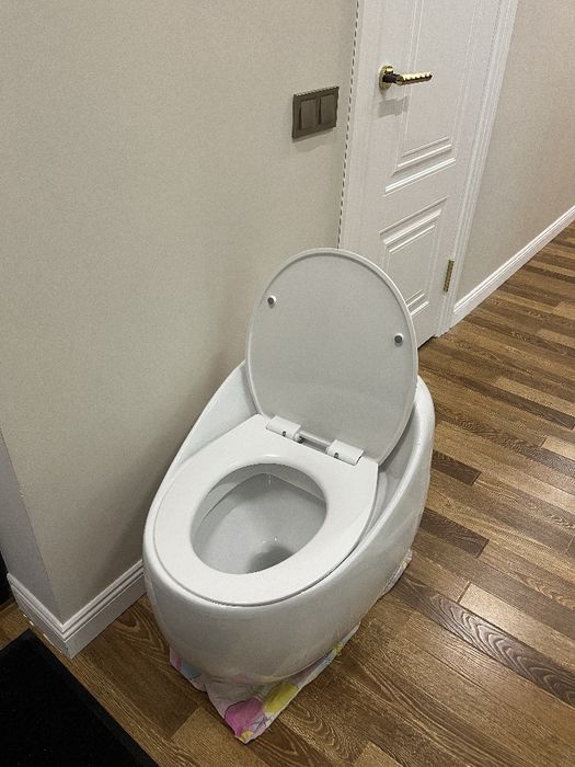 Прадается б/у унитаз - Моноблок