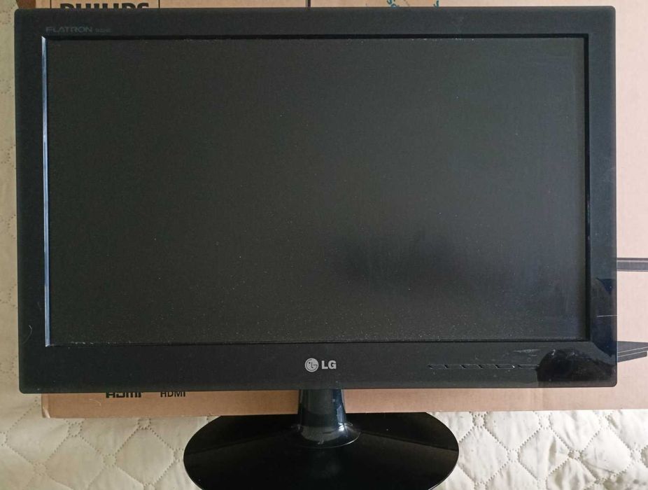 Монитор LG FLATRON W2240S