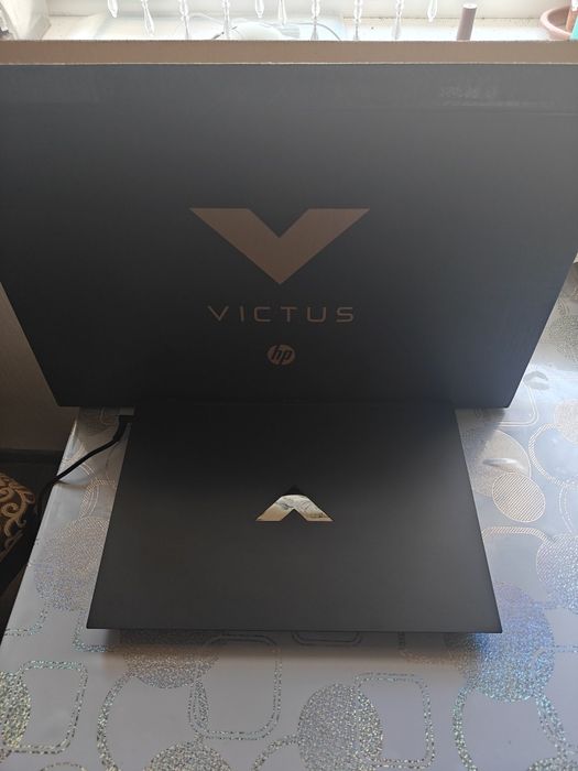 HP Victus 16.1 . 16gdt. Ryzen 5. 5600.