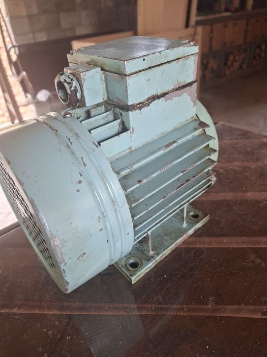 Трифазен електромотор