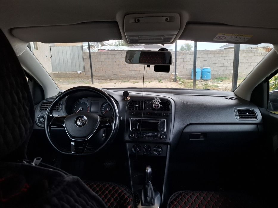 Volkswagen Polo 2015, 1.6