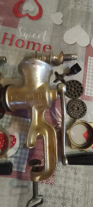 Ренде, уред за навиване сърмички/банички, мелачка за месо и зеленчуци
