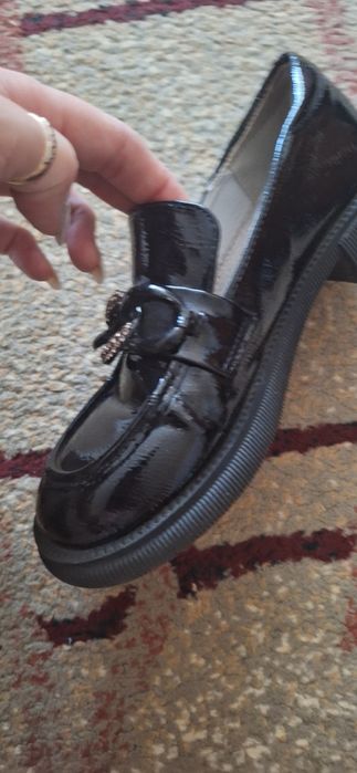 Продам для девочки туфли 35 размер