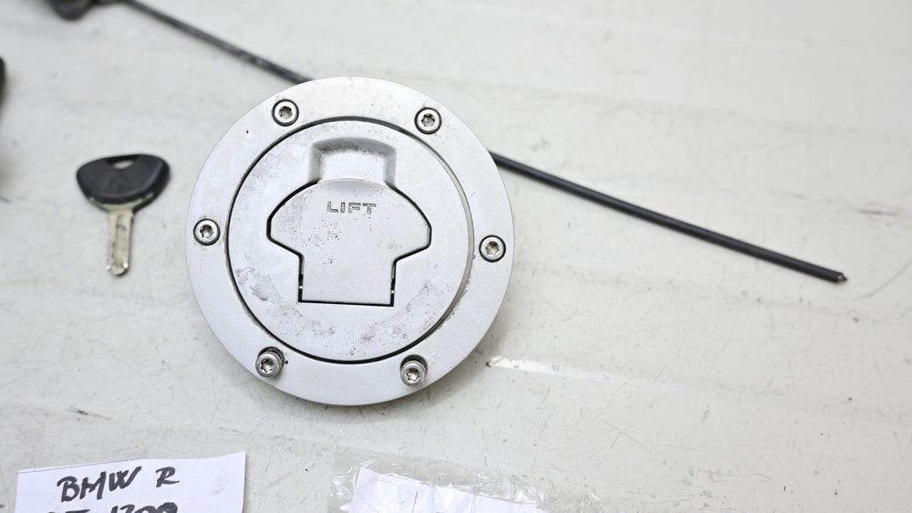 Set Incuietoare Capac Buson  Incuietori Cheie BMW R1200RT 2005 - 2009