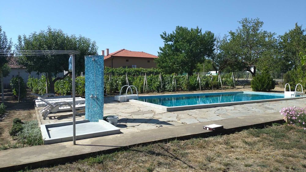 Дава се под наем Къща в с. Поляна, Област Силистра - 200 кв.м за 130000 € - Снимка #2