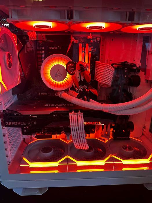 Геймърски сетъп в отлино състояние