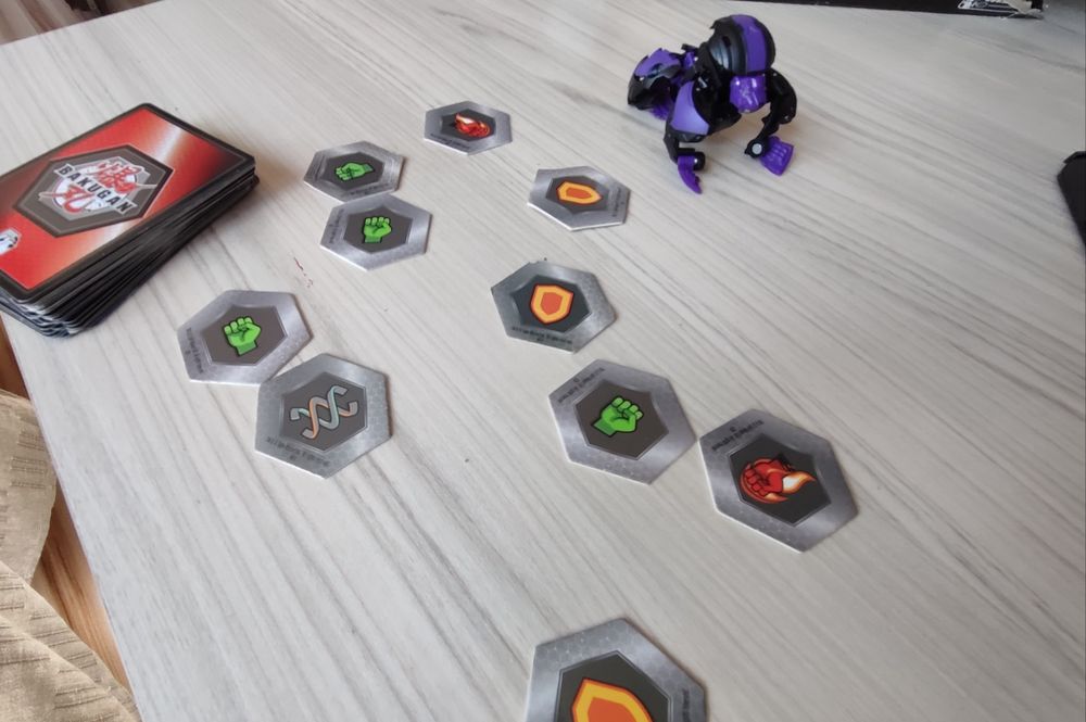 Bakugan топчета, арена и куфарче