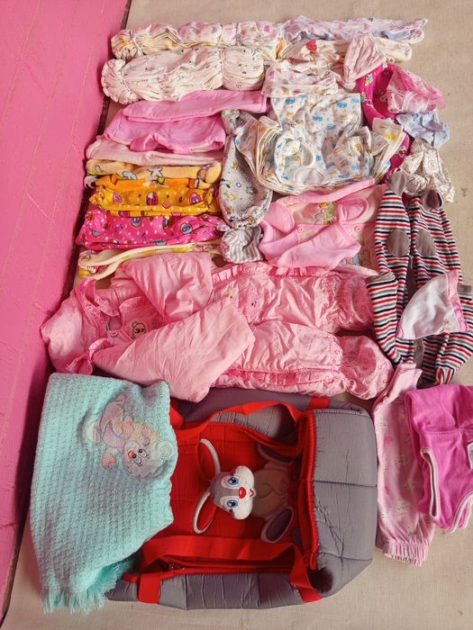 Вещи для новорожденных детей .