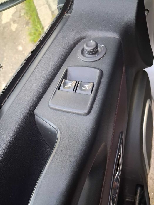 Furgona 9 locuri