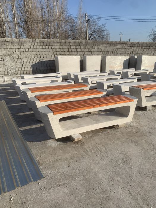 Мраморная скамейка,мощная морозостойкая бетонная скамейка и урна.
