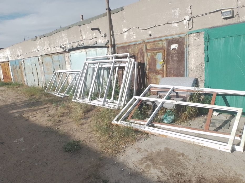 Рамки пластиковых окон без стёкл