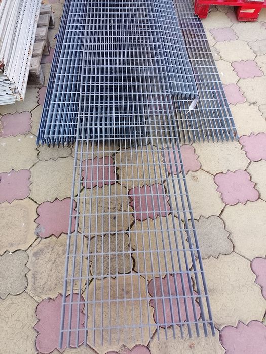 Trepte zincate metalice