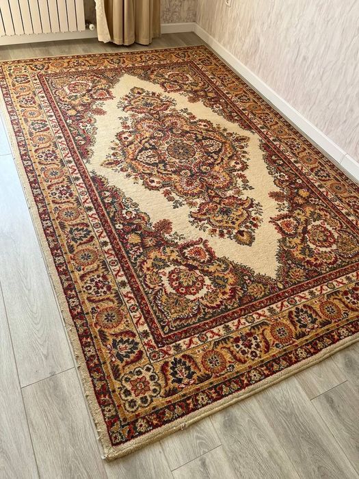 Продаётся ковер.