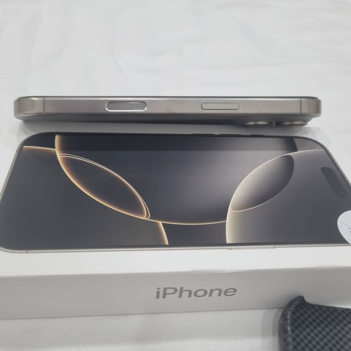 iPhone 16 pro natural titanium