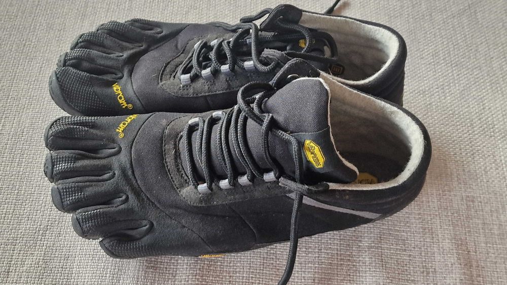 pantofi sport cu degete vibrom 42 -44 eu