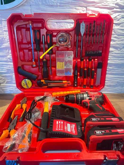 Шуроповерт безщеточный с инструментом