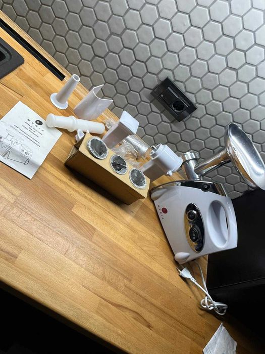 Mașina tocat carne noua Myria