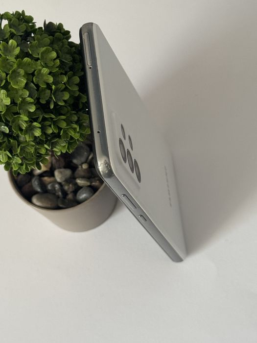 Samsung Galaxy A52   128GB    6gb RAM