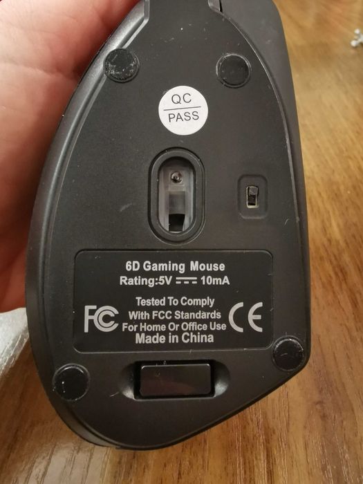 Вертикална безжичка мишка