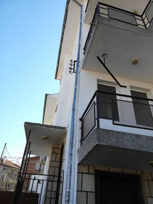 Жилищна сграда в Карнобат,обл.Бургас