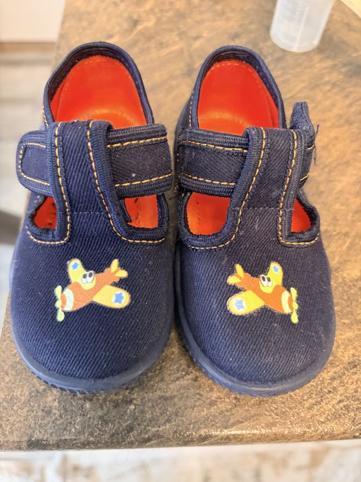 Пантофи детски на колев и колев
