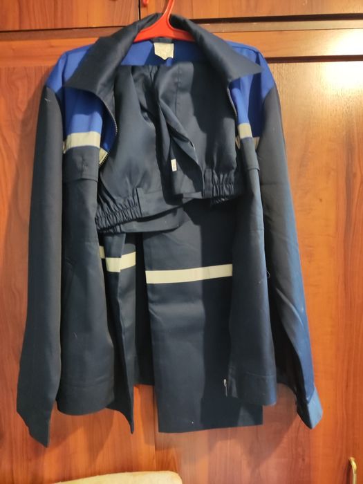 Костюмы рабочие размер 46-48.