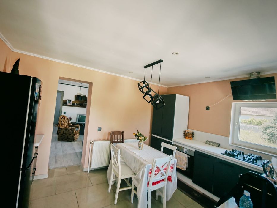 Vand casa in comuna bistret