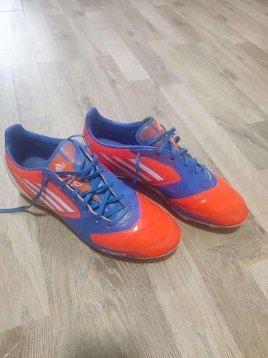 Vând ghete de fotbal mărimea 42