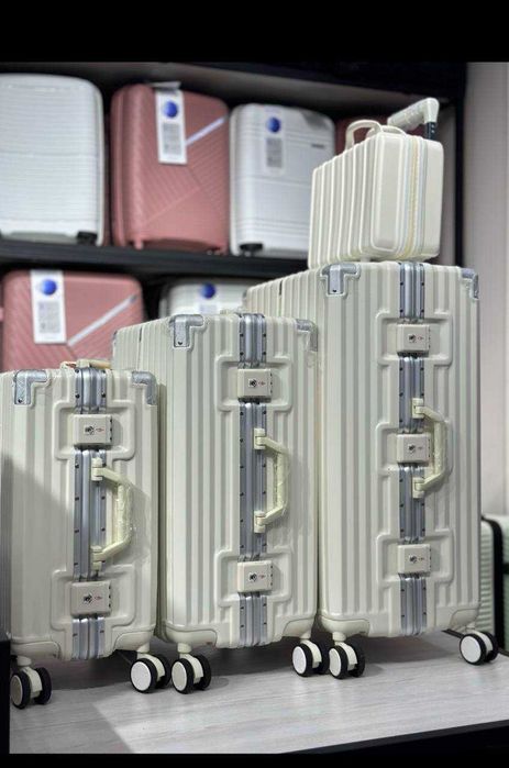 Чемодан 58на защелках (без молнии)