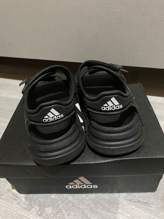 Adidași Nike și Săndăluțe Adidas
