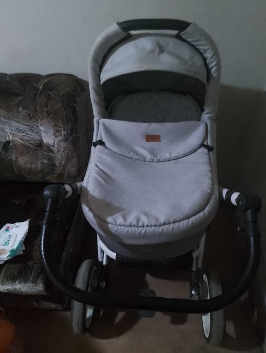 Продавам бебешка количка