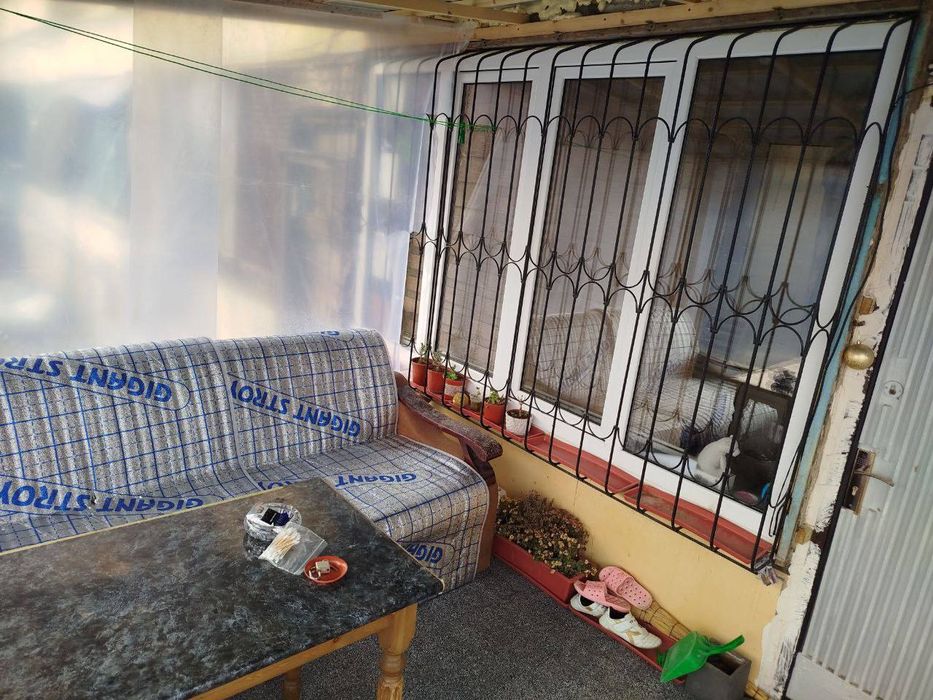 1 ком квартиру Сергели 2. Первый этаж кирпич.галерея. ремонт. Огород