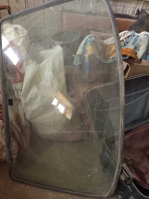 Лобовое стекло.Форд курьер