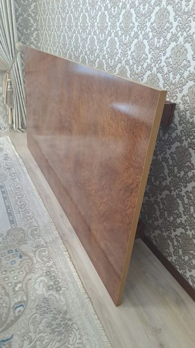 Үлкен стол. Қонақ бөлмелеге арналған