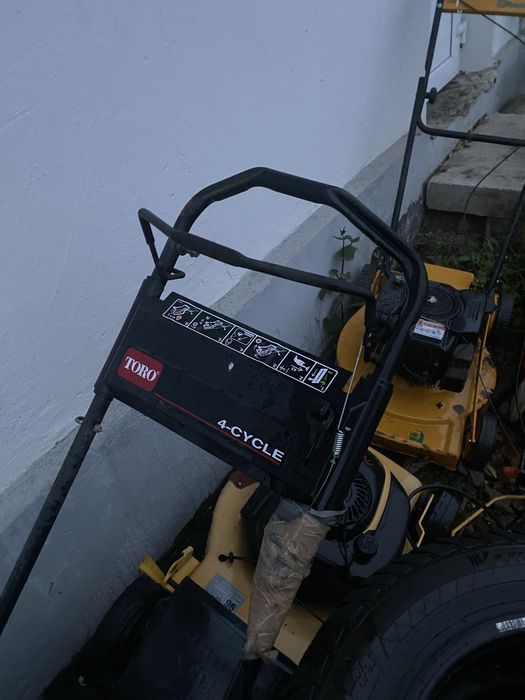 Vand masini de tuns iarba (la pachet)