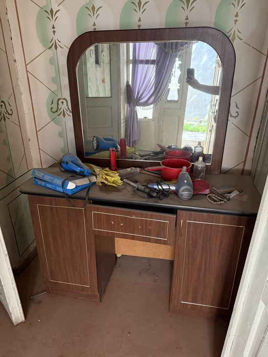 Eski mebel sotiladi b/u