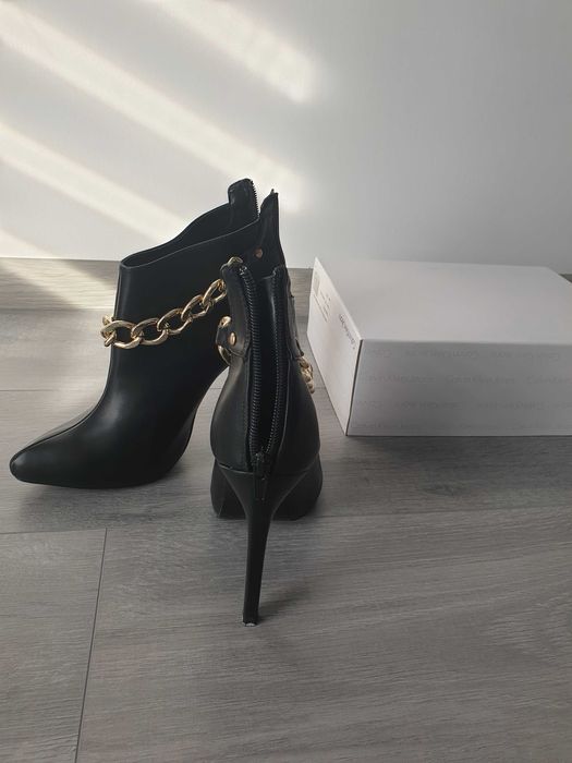 **Botine cu lanț **