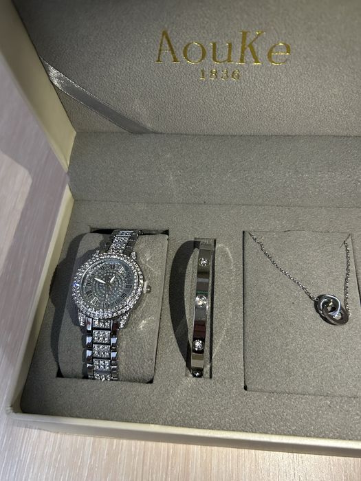 Женский часы хорошый