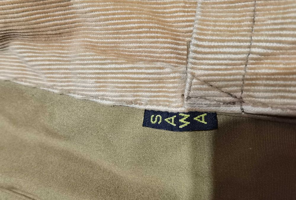 Продаются куртки.