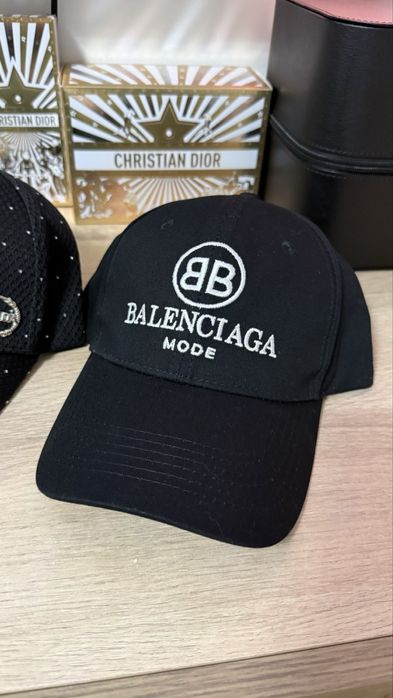 Дамски шапки BB Prada RB