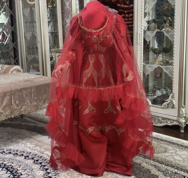 келин лукла  сотилади 42-48 размер тушади