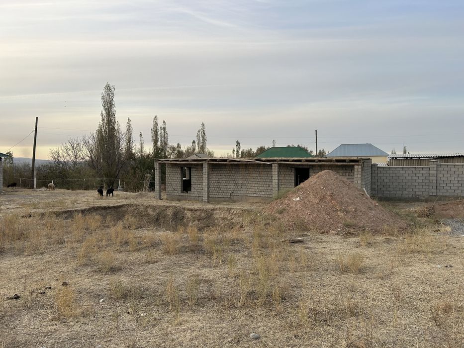 Жер сатылады уйімен, мал корасымен