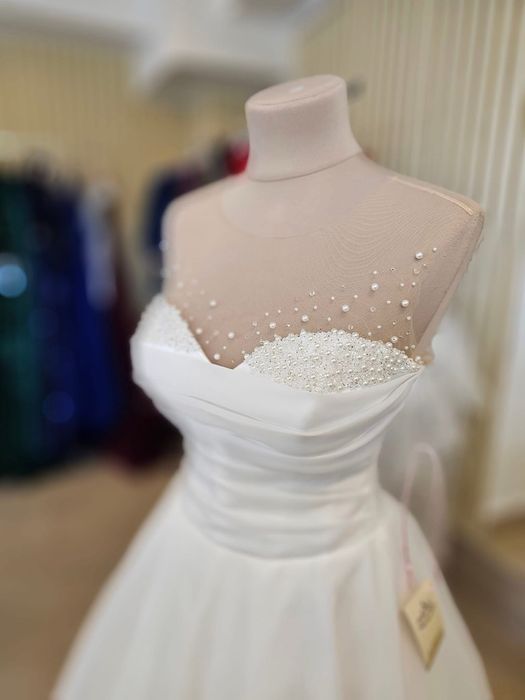 Vand rochie de mireasa