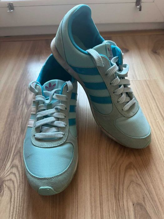 Дамски маратонки Adidas номер 39