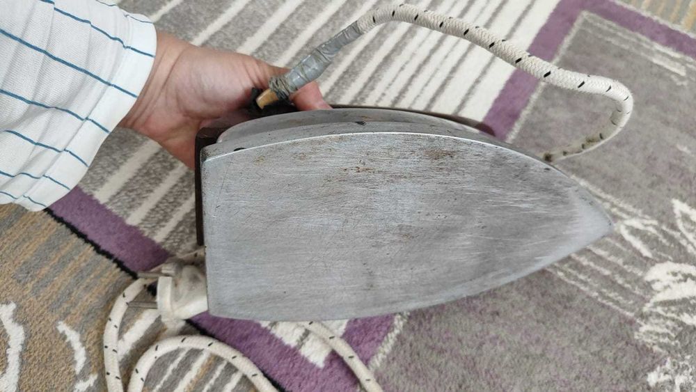 Утюг для глажки рабочий